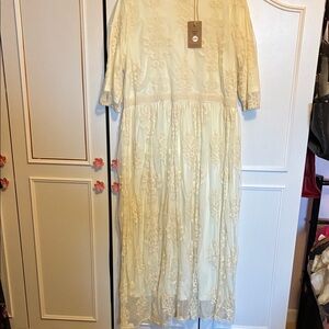 Chic Ivory Floral Lace Wedding Dress